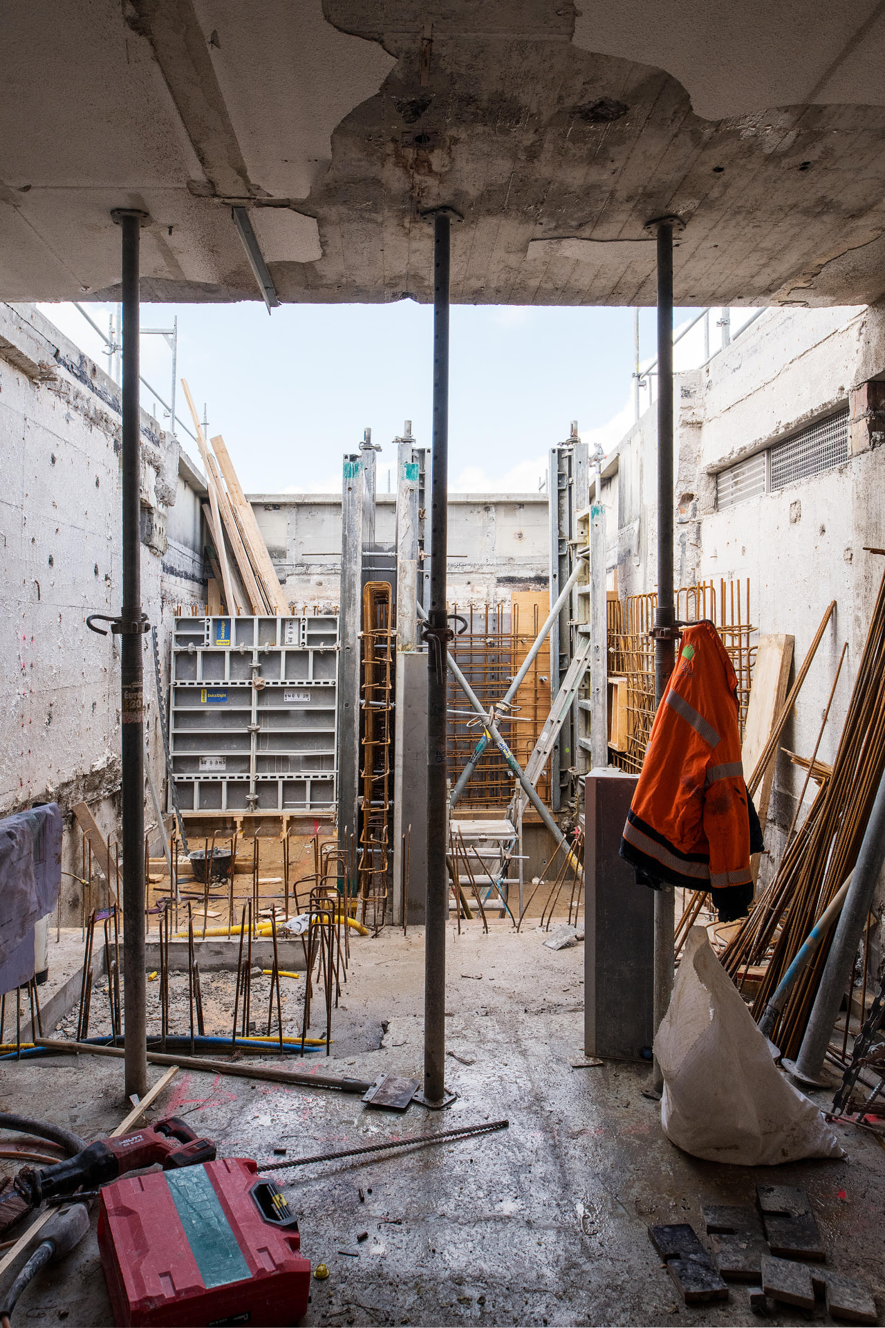 Betongkonstruksjon og armering inne i HHP 144 under bygging
